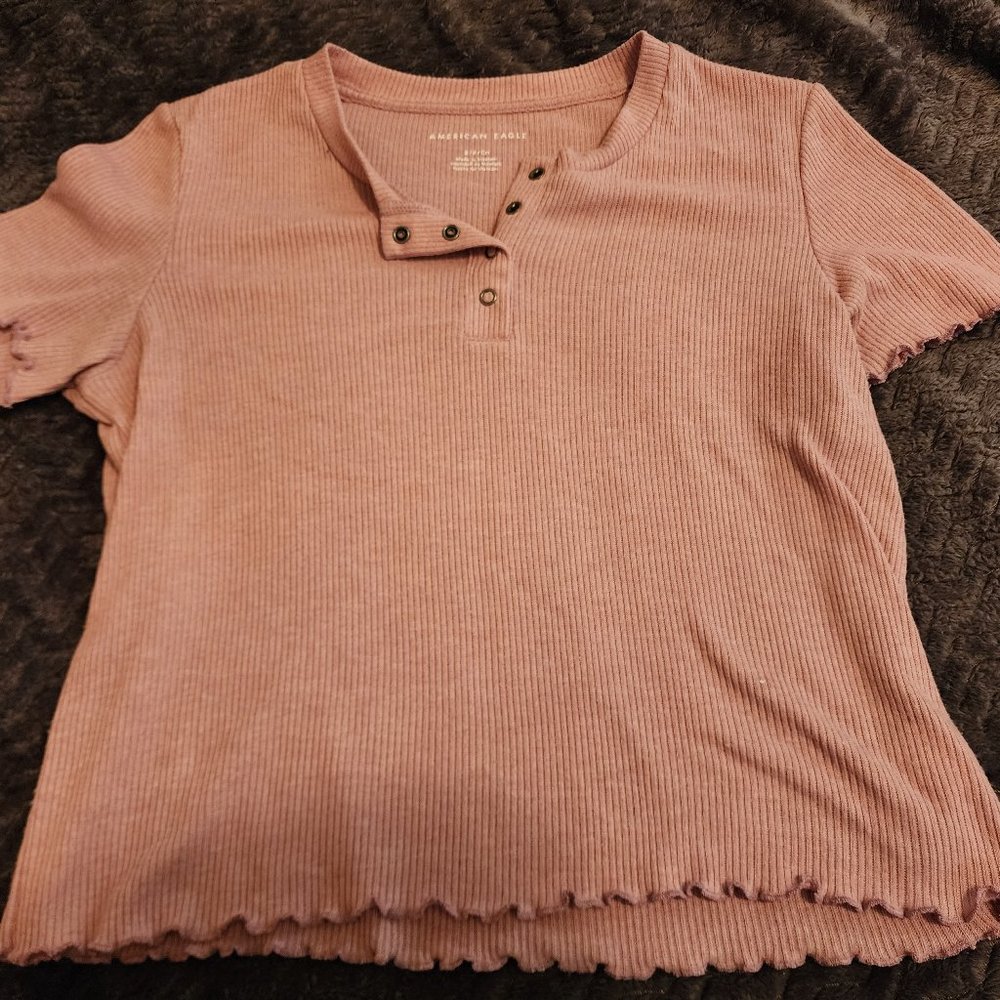 American Eagle cropped tee